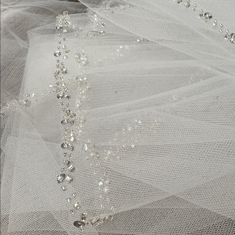 Elegant White Bridal Veil with Beaded Edge - Picture 6 of 8